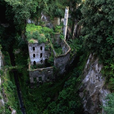 19 Hauntingly Beautiful Abandoned Places